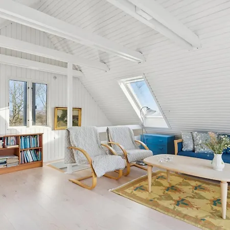 Fredeligt Nær Og Feriehus